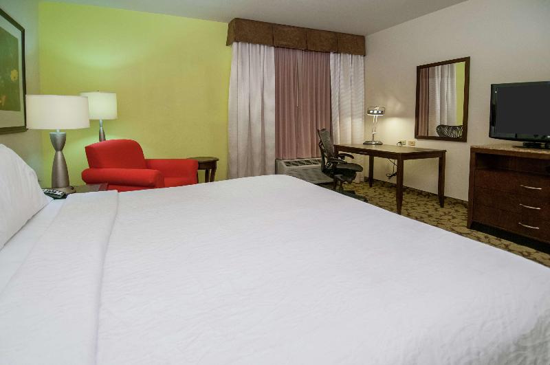 キングサイズベッドのスタンダードルーム, Delta Hotels By Marriott London Armouries