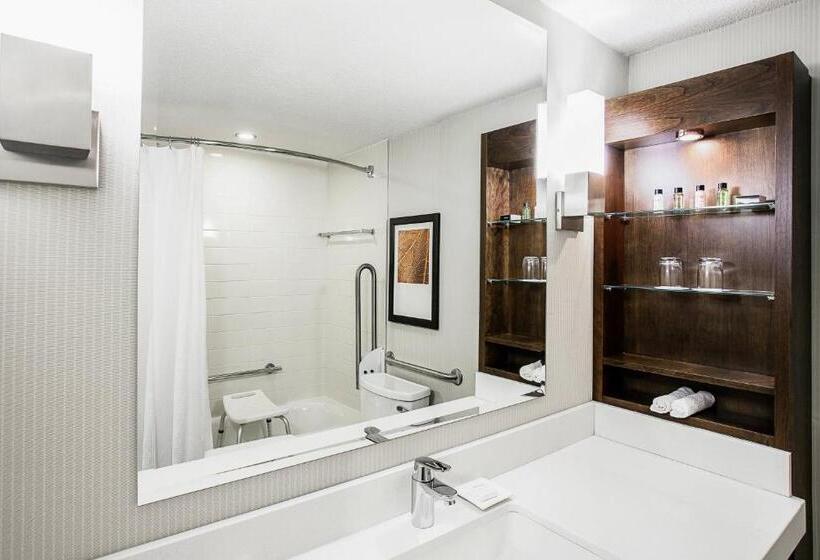 اتاق استاندارد با تخت بزرگ, Delta Hotels By Marriott Quebec