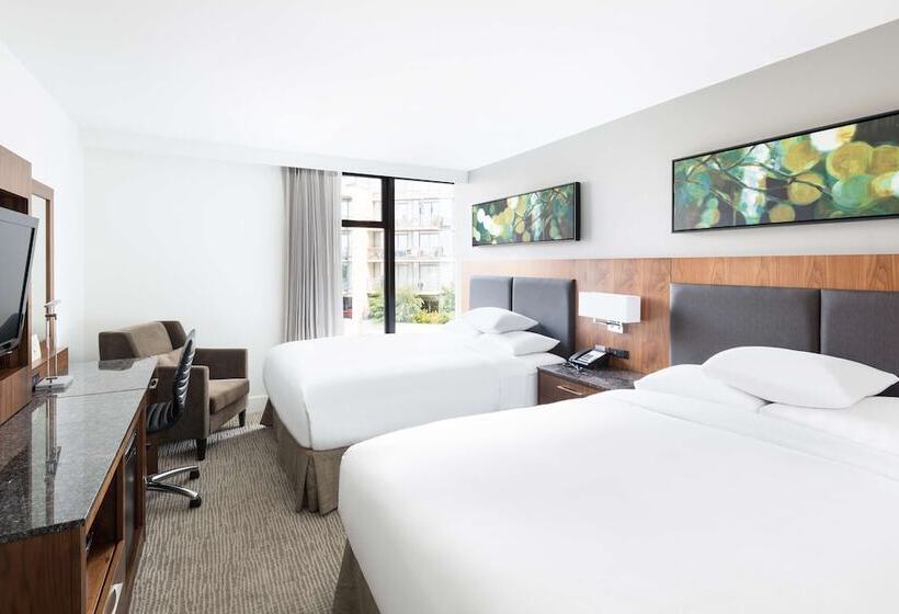２ダブルベッドのスタンダードルーム, Doubletree By Hilton Hotel & Suites Victoria
