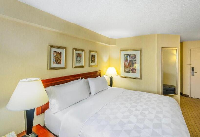 Номер Стандарт Кровать Кинг Адаптированный для Инвалидов, Holiday Inn Laval Montreal, An Ihg