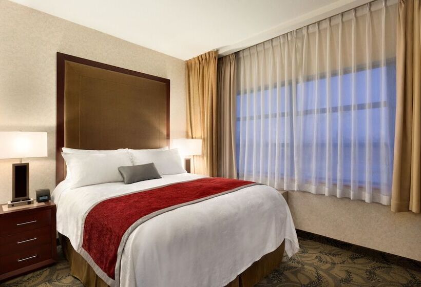 Номер Стандарт, Poco Inn And Suites Hotel & Conference Centre
