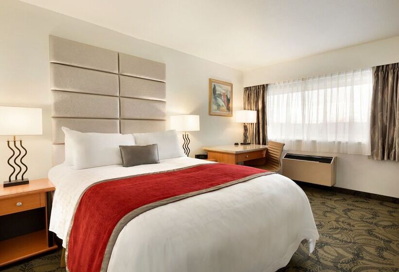 Номер Стандарт, Poco Inn And Suites Hotel & Conference Centre