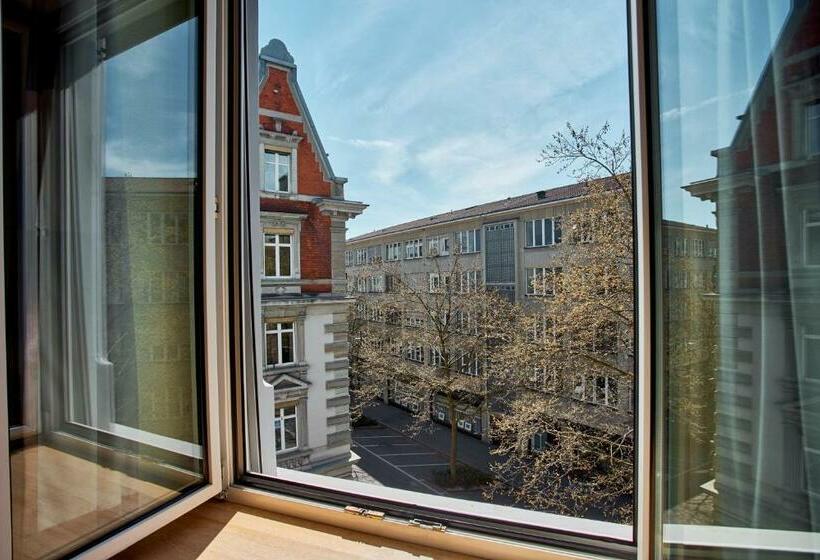 اتاق استاندارد چهار تخته, Bristol Zurich