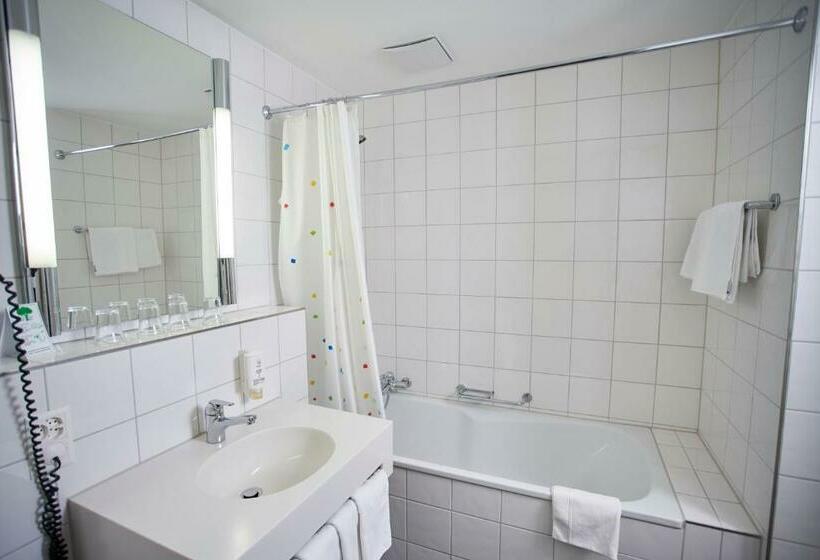 اتاق سوپریور چهار تخته, Bristol Zurich