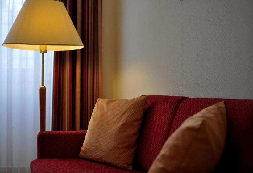 سوییت جونیور, Steglitz International