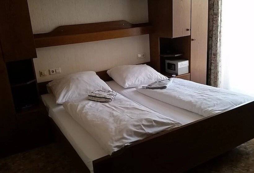 Номер Стандарт с Балконом, Hostel Zum Löwen