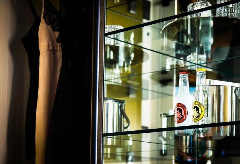 سوئیت راحتی, Jams Music Hotel Munich