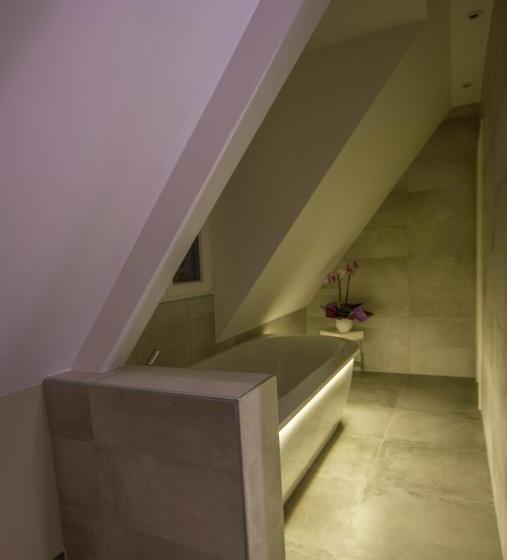 スタンダードトリプルルーム, Au Nid De Cigognes