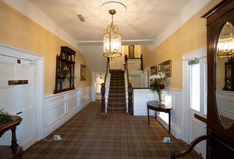 Семейный Номер, Innishannon House