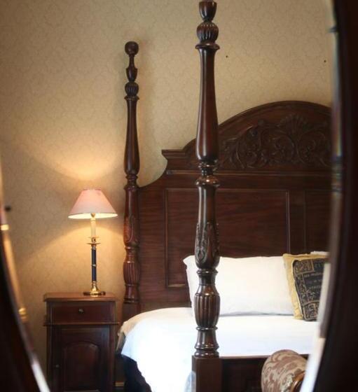 Семейный Номер, Innishannon House