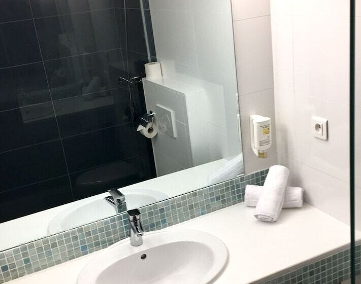 Номер Стандарт, Amerique Hotel Palavas   Piscine   Plage