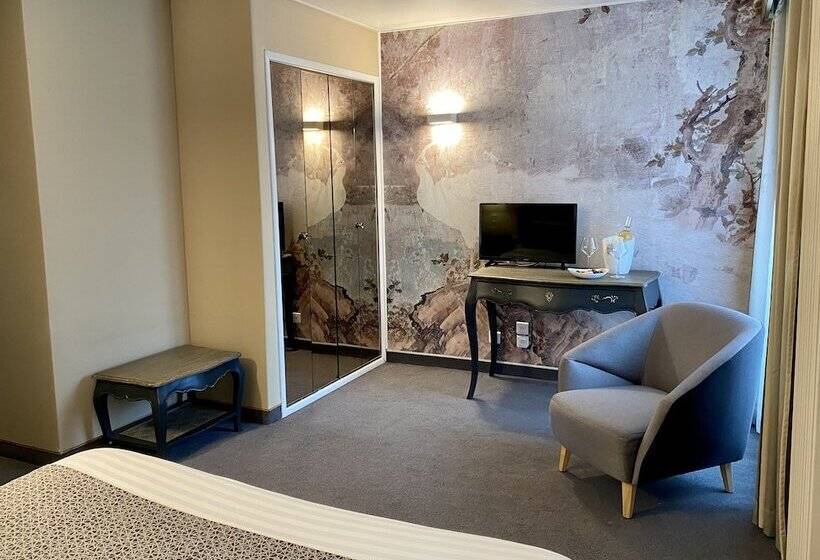 Номер Superior, Des Augustins