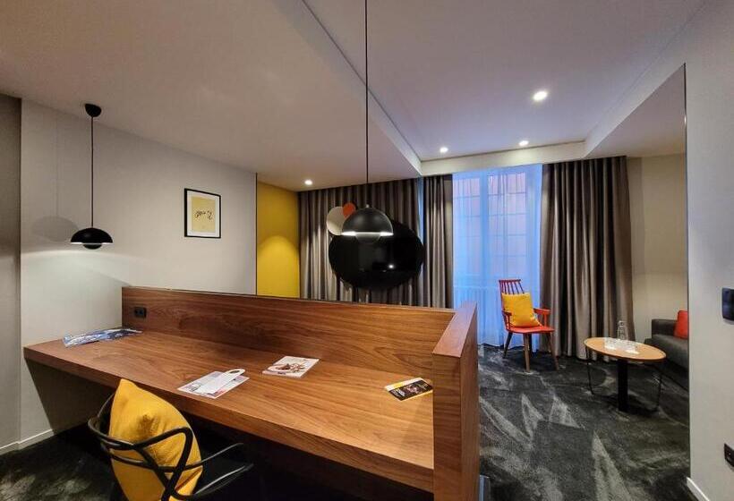 Семейный Номер, Hostellerie Du Chapeau Rouge