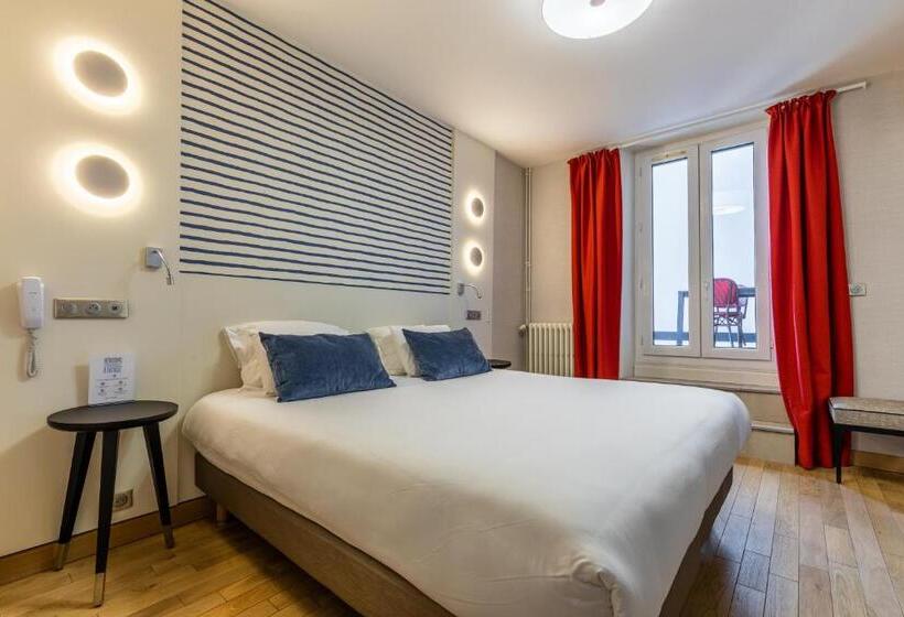 Standard Triple Room with Terrace, Kyriad Saint Malo Centre Plage