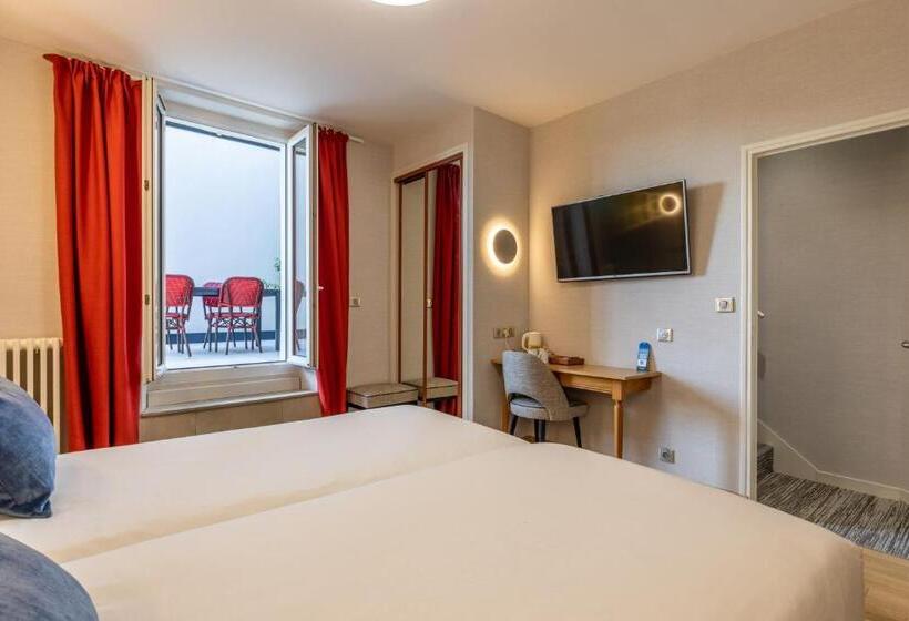 Standard Triple Room with Terrace, Kyriad Saint Malo Centre Plage