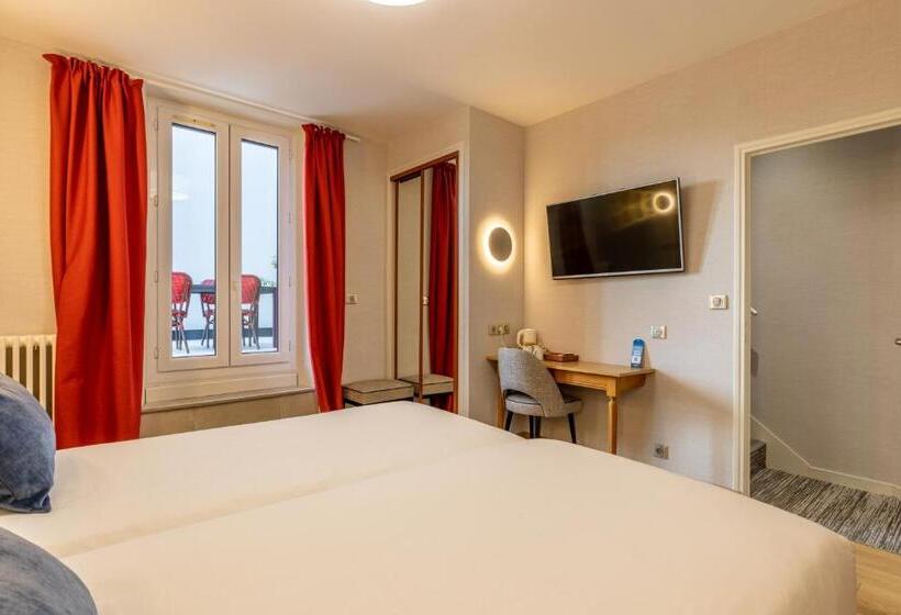 Standard Triple Room with Terrace, Kyriad Saint Malo Centre Plage