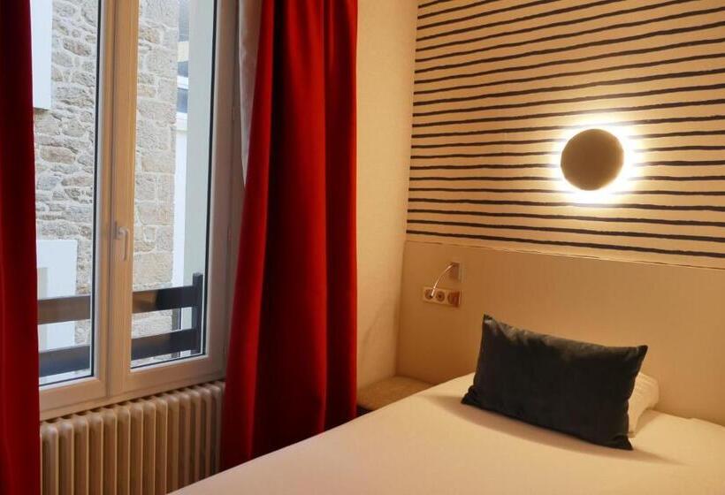 Standard Triple Room with Terrace, Kyriad Saint Malo Centre Plage