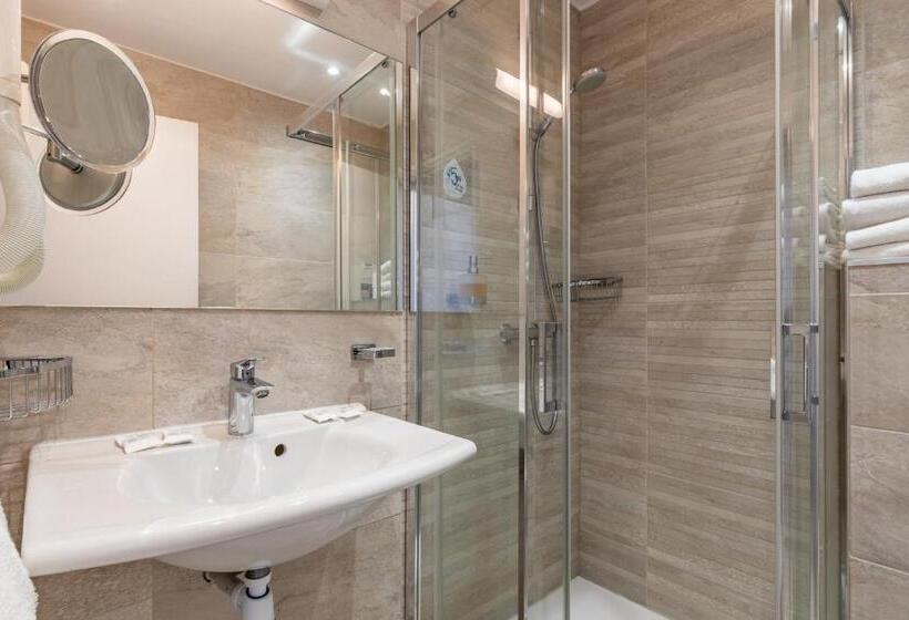 اتاق استاندارد چهار تخته, Kyriad Saint Malo Centre Plage