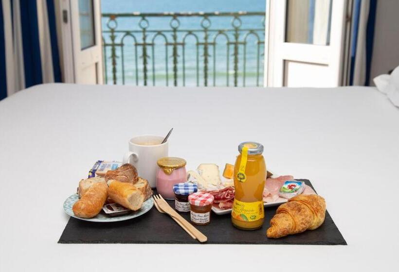 اتاق استاندارد چهار تخته با چشم‌انداز دریا, Kyriad Saint Malo Centre Plage
