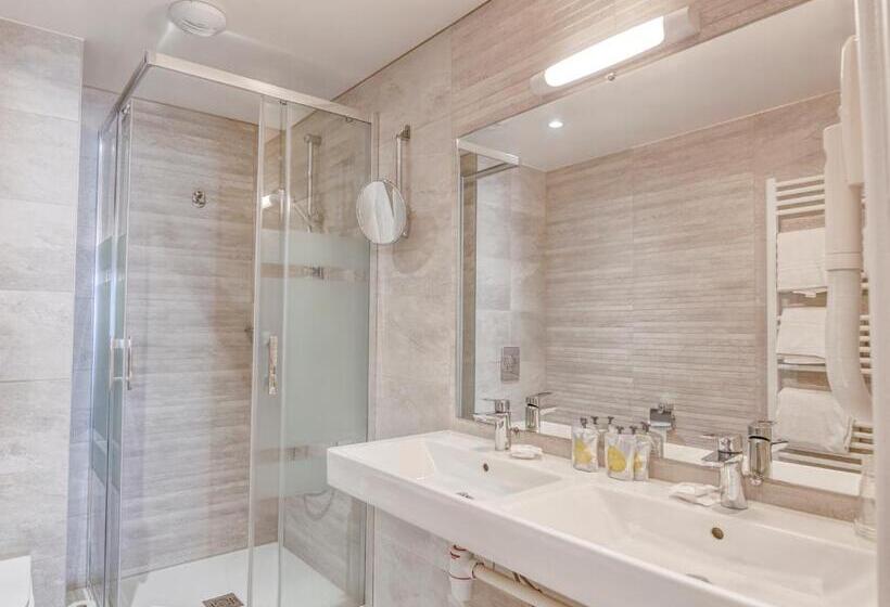 اتاق استاندارد چهار تخته با چشم‌انداز دریا, Kyriad Saint Malo Centre Plage