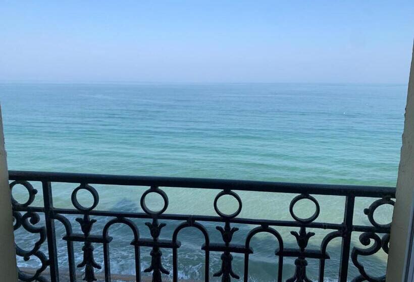 اتاق استاندارد چهار تخته با چشم‌انداز دریا, Kyriad Saint Malo Centre Plage