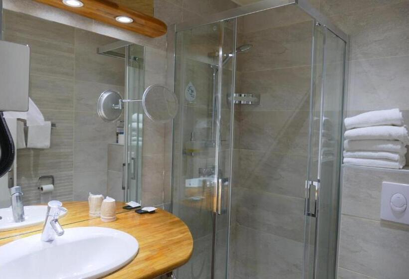 اتاق پنج‌تخته استاندارد, Kyriad Saint Malo Centre Plage