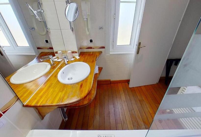 اتاق سوپریور با چشم‌انداز دریا, Kyriad Saint Malo Centre Plage
