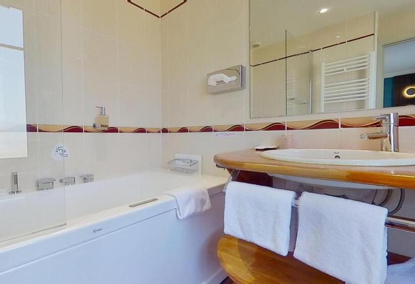 اتاق سوپریور با چشم‌انداز دریا, Kyriad Saint Malo Centre Plage