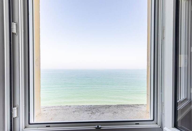 اتاق استاندارد چهار تخته با چشم‌انداز دریا, Kyriad Saint Malo Centre Plage
