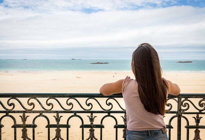 اتاق استاندارد چهار تخته با چشم‌انداز دریا, Kyriad Saint Malo Centre Plage