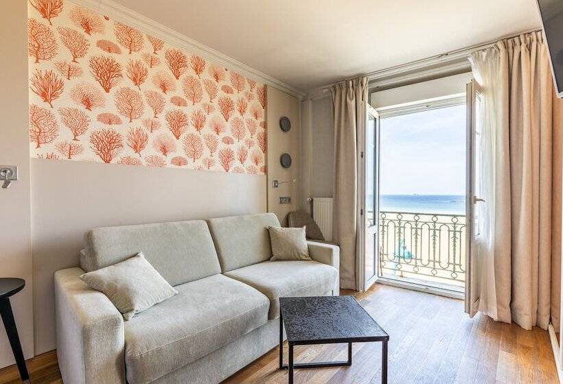 اتاق استاندارد چهار تخته با چشم‌انداز دریا, Kyriad Saint Malo Centre Plage
