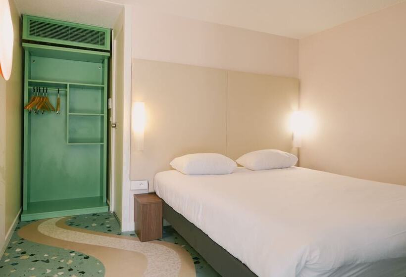 Номер Стандарт, Greet Hotel Versailles   Voisins Le Bretonneux