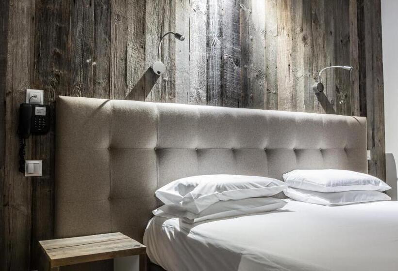سوییت, Chalet Hotel Crychar