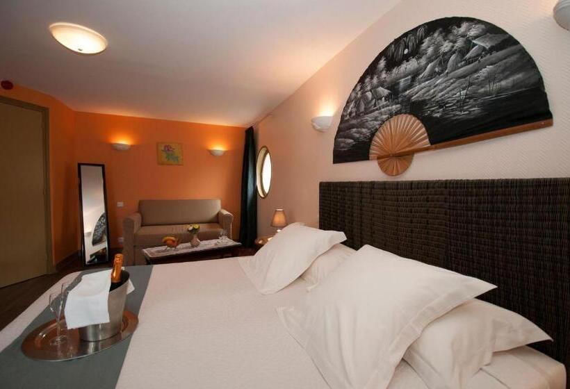 اتاق استاندارد با چشم‌انداز رودخانه, Logis Hôtel Restaurant Le Coq Hardi