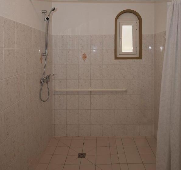 اتاق استاندارد برای معلولان, Logis Hôtel Restaurant Le Coq Hardi