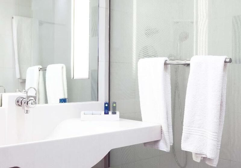 اتاق اجرایی با تخت بزرگ, Novotel Chartres