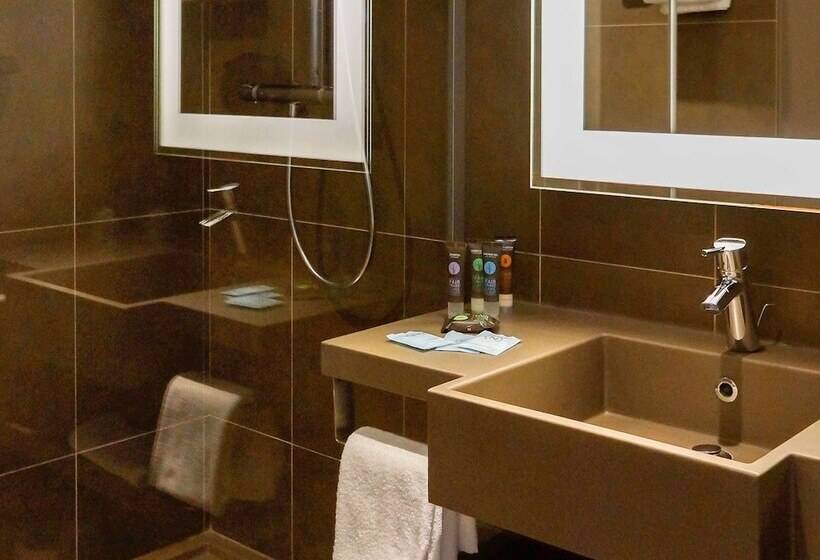 Классический Номер, Novotel Saclay