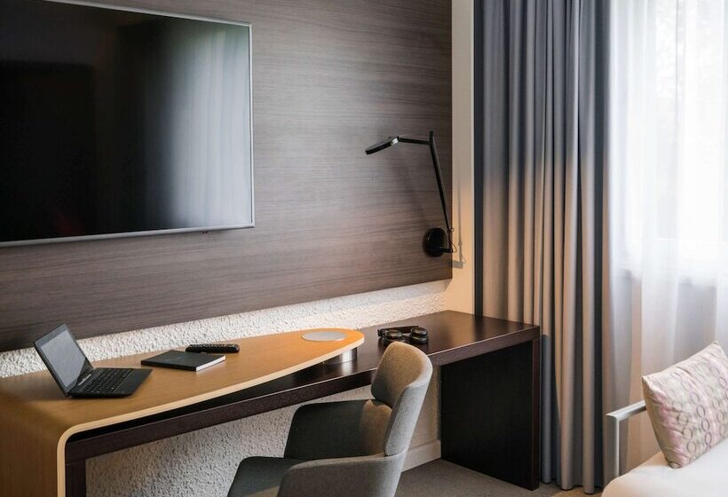 Номер Executive, Novotel Saclay