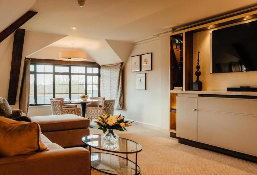 Люкс Вид на Бассейн, Pennyhill Park Hotel And Spa