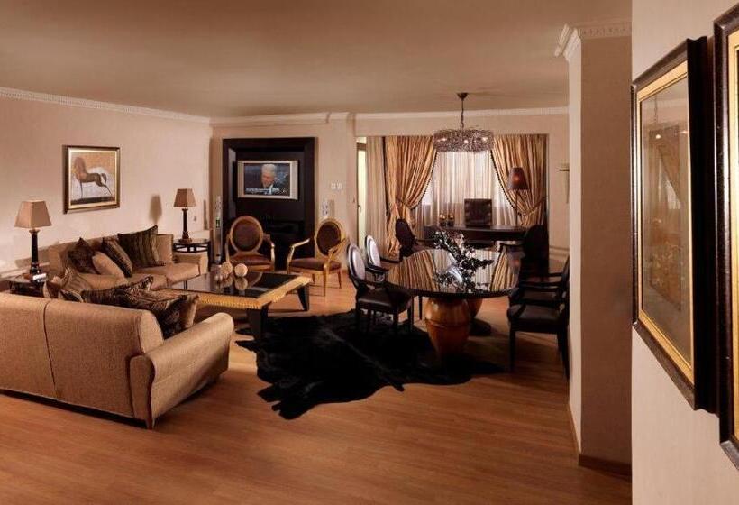 Suite Prezidențial, Divani Caravel