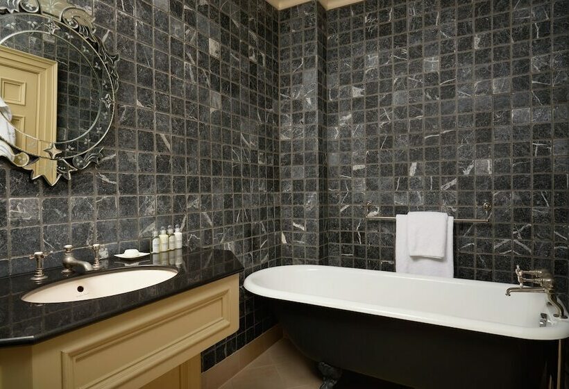 Полулюкс, The Gore London   Starhotels Collezione