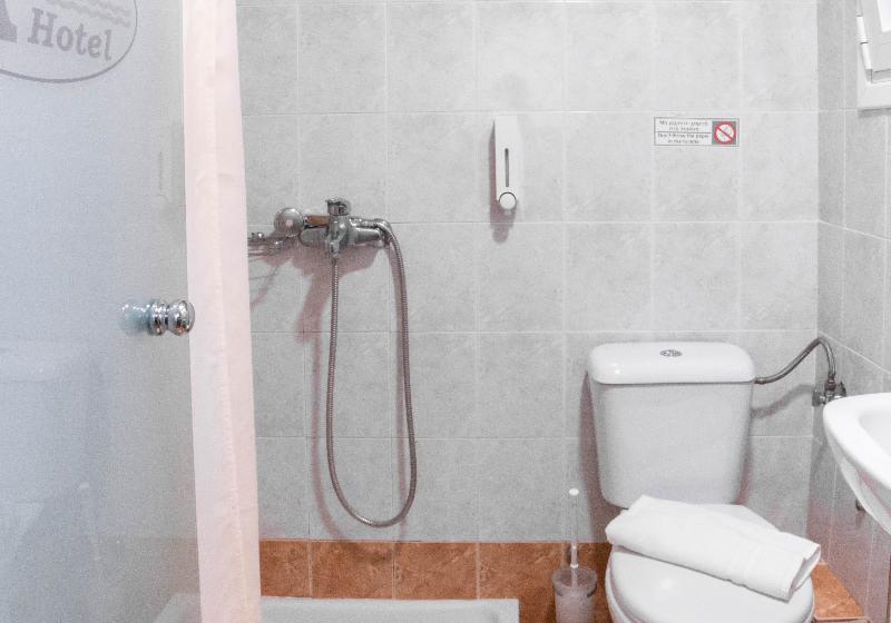 Habitació Triple Estàndard, Anita