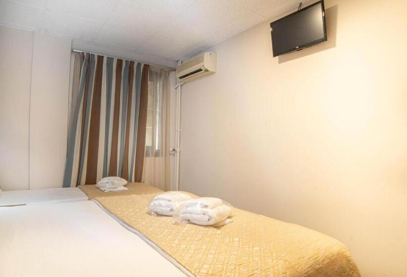Habitació Triple Estàndard, Anita
