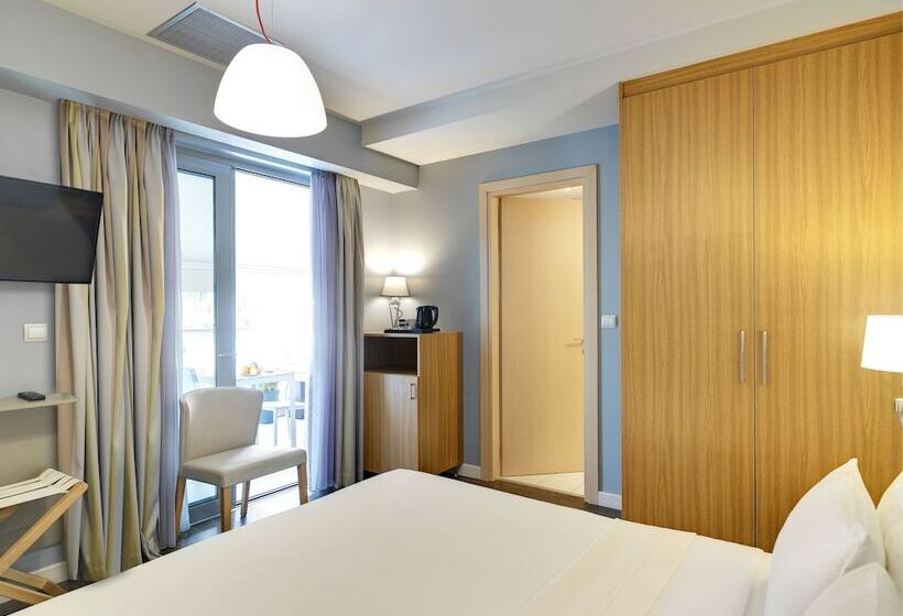 Superior Room with Terrace, Phidias Piraeus