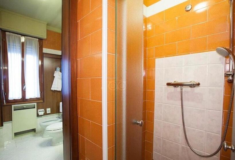 اتاق استاندارد چهار تخته, Grand Hotel Elite