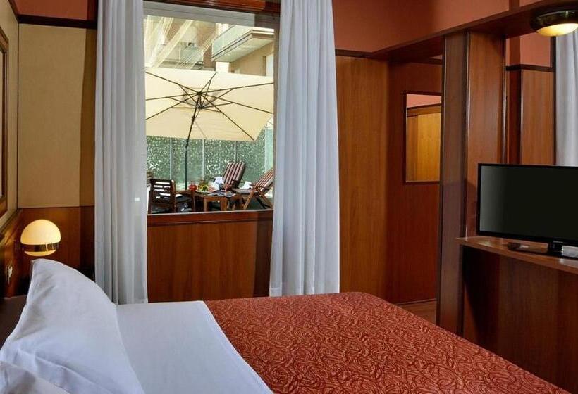 سوییت جونیور با بالکن, Grand Hotel Elite