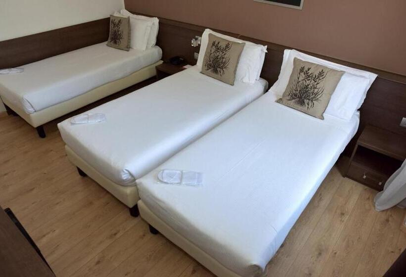 Номер Стандарт Трехместный, Nuovo Albergo Italia