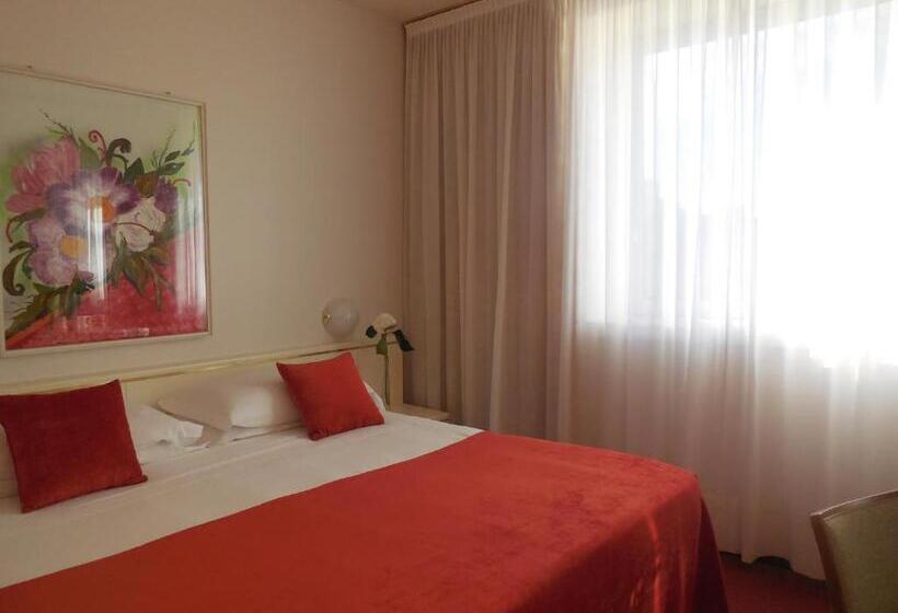 اتاق خانوادگی, Starhotels Cristallo Palace