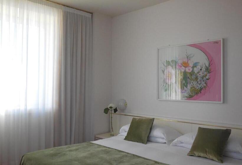 اتاق اجرایی, Starhotels Cristallo Palace