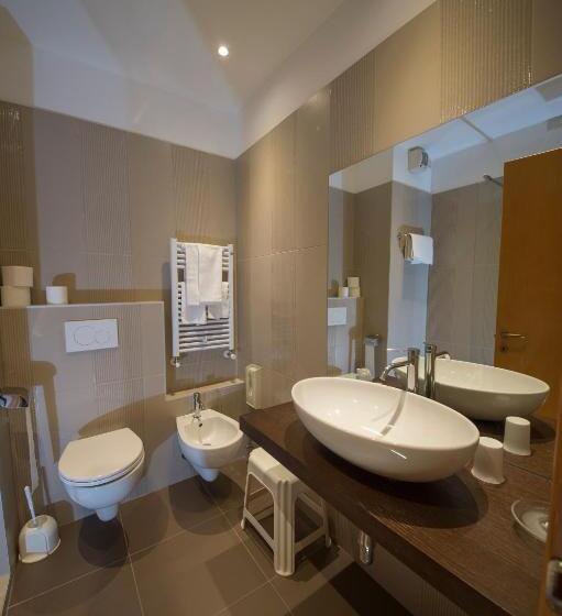 اتاق استاندارد سه نفره, Terme Milano